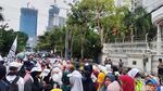 Potret Massa Bela Uighur Kepung Konjen China di Surabaya