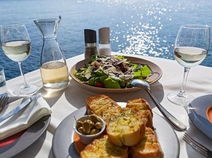 5 Restoran di Karimunjawa yang Tawarkan Sensasi Makan dengan Panorama Laut Indah