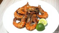 Kalau mau olahan udang yang praktis tetapi tetap enak, bikin saja udang bakar ini. Bumbunya minimalis tetapi rasanya gurih nendang. Berikut ini resepnya. Foto: dok.detikFood