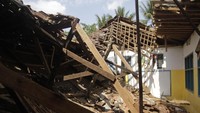 Satu ruangan SDN Talagamurni di Kampung Nyegog, RT 13 RW 2, Desa Cimahpar, Kecamatan Kalibunder, Kabupaten Sukabumi, Jawa Barat, roboh akibat gempa dengan magnitudo 4,7 yang terjadi Kamis (26/12/2019), pukul 14.22 WIB lalu.