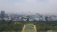 Oh ya, traveler yang mengambil foto dengan ponsel, harap berhati-hati ya saat mengambil gambar dengan mengulurkan tangan ke pagar pembatas. Karena jika gegabah ponsel traveler bisa jatuh. (Syanti/detikcom)