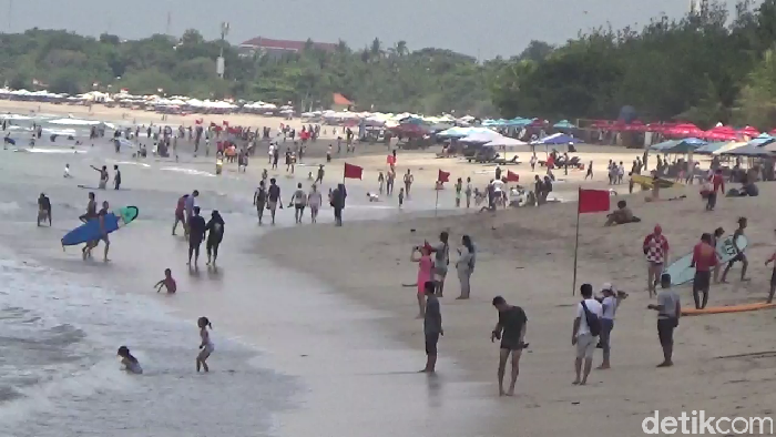 Liburan akhir tahun di Pantai Kuta
