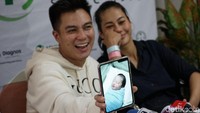 Baim Wong dan Paula baru saja dikaruniai seorang putra. Foto: Baim Won dan Paula dikaruniai anak / Palevi