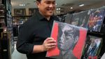 Momen Santai Erick Thohir Blusukan ke Sarinah