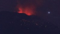 Gunung Agung juga kembali erupsi pada 4 April 2019. Pool/Dok. BNPB.