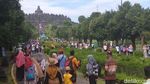 Foto: Keramaian Candi Borobudur di Akhir Tahun