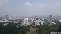 Adapun jadwal untuk bisa naik ke puncak Monas yaitu mulai Selasa-Minggu pukul 08.00 WIB-16.00 WIB dengan kuota pengunjung hanya 2.000 orang. Kamu yang ingin melihat gemerlap malam Kota Jakarta juga bisa naik pada pukul 19.00 WIB-22.00 WIB dengan kuota pengunjung 500 orang.  (Syanti/detikcom)
