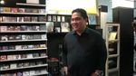 Momen Santai Erick Thohir Blusukan ke Sarinah