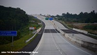 Kepala Badan Badan Pengatur Jalan Tol (BPJT) Danang Parikesit  mengatakan, jalan tol dengan nilai investasi sebesar Rp 23,35 triliun ini direncanakan memiliki 5 Simpang Susun, yaitu: Simpang Susun Stabat Simpang Susun Tanjung Pura, Simpang Susun Pangkalan Brandan, Simpang Susun Kuala Simpang, dan Simpang Susun Langsa. Pool/Kementerian PUPR.