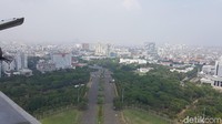 Dari puncak Monas kamu bis menikmati pemandangan Kota Jakarta dari ketinggian. (Syanti/detikcom)