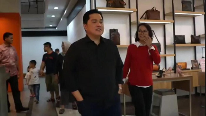 Menteri BUMN Erick Thohir menyatakan mau merombak pusat perbelanjaan Sarinah. Hal ini dikatakan Erick saat berkunjung langsung ke Sarinah.