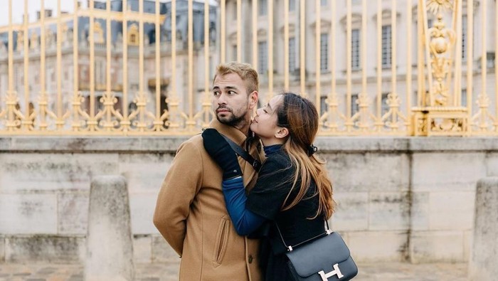 Foto liburan Raffi Ahmad dan Nagita Slavina