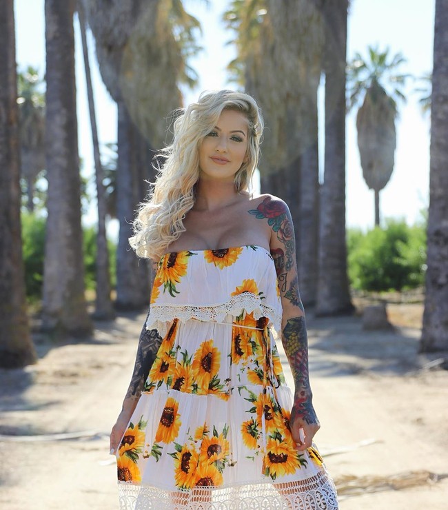 Saya saat ini mengejar pemodelan penuh waktu, melakukan pemotretan hampir setiap hari dalam seminggu. Saya merasa fotografi adalah panggilan saya, terangnya. Foto: Instagram