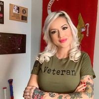 Sejak meninggalkan Korps Marinir AS, wanita asal California ini sekarang menjadi model penuh waktu dan berbagi foto-foto pemotretannya di akun Instagram yang telah memiliki 570 ribu lebih pengikut. Foto: Instagram