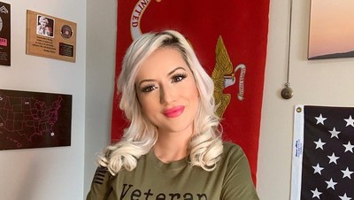 Foto: Ini Rianna, Mantan Tentara Angkatan Laut yang Jadi Model Playboy