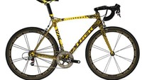 Kaws – Trek Madone Rp 2.240.000.000. Sepeda ini dinilai memiliki aerodinamika yang indah hingga aksesori yang memukau.