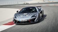 Mobil ini merupakan sport series paling buas, menggendong mesin balap GT4 V8 M838TE 3.800 cc twin turbo namun dengan perbedaan tenaga dari versi balap. Sebab mobil ini bebas dari regulasi sehingga mampu memuntahkan torsi sebesar 620 PS dan torsi 620 Nm. Foto: McLaren