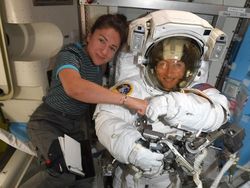 Potret Astronot Tukang Listrik, Perempuan Terlama Tinggal di Luar Angkasa