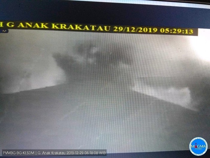 Gunung Anak Krakatau Erupsi, Wisatawan Dilarang Mendekat
