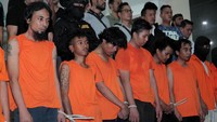 Sebanyak 257 tersangka perusuh aksi 22 Mei langsung ditangkap. Beberapa di antara mereka bahkan bertato.