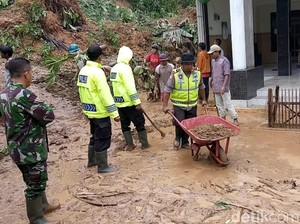 Bencana Banjir, Longsor, Kekeringan hingga Tanah Retak Terjadi di Trenggalek