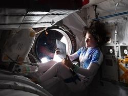 Potret Astronot Tukang Listrik, Perempuan Terlama Tinggal di Luar Angkasa