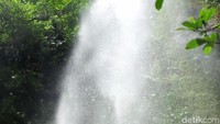 Tak hanya itu, wisatawan juga sering berjumpa dengan sosok kakek misterius yang berpakaian seperti zaman dulu, dengan sarung dan tas dari bahan bambu. (Ismet Selamet/detikcom)