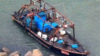 Pemerintah Jepang menilai, kapal-kapal tersebut berasal dari Korea Utara. Sebab, bentuk kapalnya masih tradisional, tanpa GPS, dan ada huruf dalam bahasa Korea (Reuters)