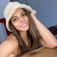 Viki pun melanjutkan ceritanya bahwa ia mengenal bintang sepakbola Neymar melalui Lewis dan mereka saling mengirim pesan di Instagram. Sontak pernyataan Viki tersebut membuat banyak orang meragukan kebenarannya dan menyebut dirinya hanya mencari sensasi. Foto: Instagram