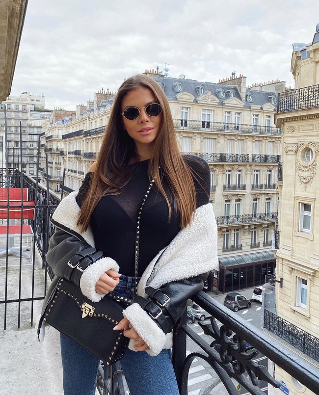 “Itu terjadi (Ronaldo) menulis kepada saya sudah lama sekali. Dia menulis ‘hai, apa kabar?’.  Saya menghapus pesan dan tidak membalas,” kata Viki seperti dilansir Daily Star. Foto: Instagram