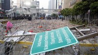 23 Mei 2019, kondisi pasca ricuh membuat sejumlah lokasi terdampak terlihat berantakan. Salah satunya di kawasan Sarinah. ANTARA FOTO/Yulius Satria Wijaya.