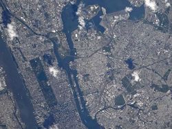 Potret Astronot Tukang Listrik, Perempuan Terlama Tinggal di Luar Angkasa