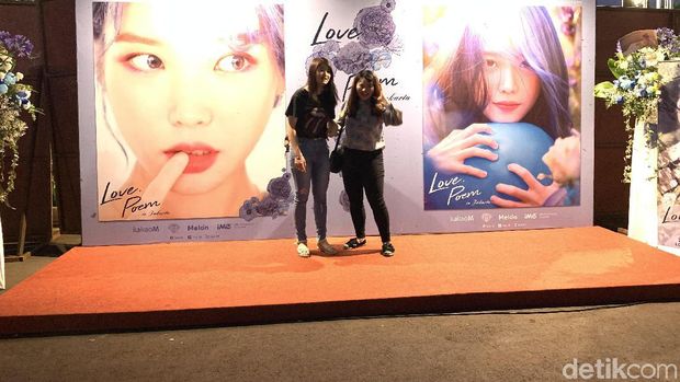 Uaena Ramaikan Konser IU 'Love Poem' Hari Kedua
