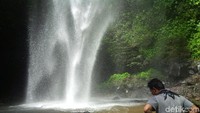 Curug ini dinamakan Cigoong karena warga sering mendengar suara gong misterius pada malam-malam tertentu. Biasanya setiap Malam Senin atau malam Jumat. (Ismet Selamet/detikcom)