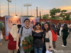 Uaena Ramaikan Konser IU Love Poem Hari Kedua