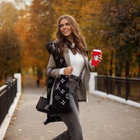 Kami teman, kami hanya menulis pesan satu sama lain dan kadang-kadang menelepon. Saya pergi ke balapannya sesekali, terakhir kali di Sochi (di Grand Prix Rusia),” imbuhnya. Foto: Instagram