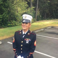 Sejak berusia 18 tahun, Rianna bertugas di Korps Marinir sampai ke pangkat Sersan. Ia pun dijuluki The Combat Barbie oleh rekan-rekannya karena wajahnya yang cantik. Foto: Instagram