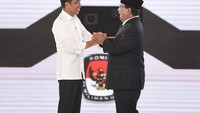 Debat ketiga dilakoni cawapres pada 17 Maret 2019, mengusung tema Pendidikan, Kesehatan, Ketenagakerjaan, Sosial, dan Kebudayaan. Debat keempat, 30 Maret, bertema Ideologi, Pemerintahan, Pertahanan dan Keamanan, Hubungan Internasional. Debat kelima, 13 April, bertema Ekonomi dan Kesejahteraan Sosial, Keuangan, dan Investasi, serta Perdagangan dan Industri. ANTARA FOTO/Hafidz Mubarak A.