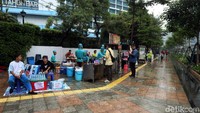 Begini suasana kawasan CFD Jakarta yang masih dipenuhi PKL di kawasan Thamrin.