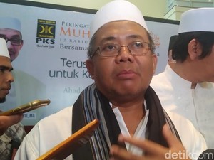 Presiden PKS: Pengakuan Penyerang Sekadar Tak Suka Novel Tidak Masuk Akal