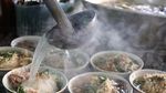 Yuk, Sarapan Soto Seger Berkuah Bening yang Gurih Hangat!