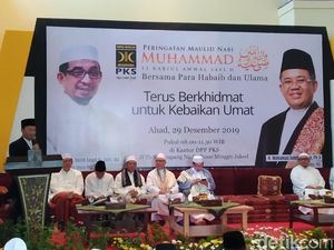 PKS Peringati Maulid Nabi, HNW Singgung Muslim Uighur yang Dijajah