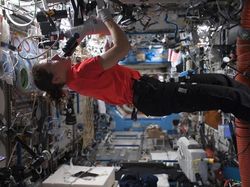 Potret Astronot Tukang Listrik, Perempuan Terlama Tinggal di Luar Angkasa