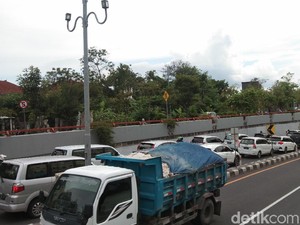 Tiket Pesawat Mahal Bikin Bali Kebanjiran Mobil dari Luar Kota!