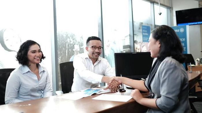 Tingkatkan Kepuasan Nasabah Asuransi Kendaraan Menginjak usia yang semakin matang, PT Asuransi Allianz Utama Indonesia (Allianz Utama) terus meningkatkan layanan terbaik bagi para nasabahnya di seluruh Indonesia. Memasuki pasar asuransi Indonesia sejak 30 tahun lalu, kini Allianz Utama telah menjadi perusahaan asuransi umum yang menyediakan solusi asuransi umum komprehensif yang mencakup asuransi kendaraan, properti, perjalanan, dan masih banyak lagi.
