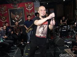 Ahmad Dhani Terima Tantangan Diskusi Jerinx dengan Syarat Ini
