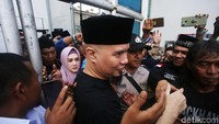 Dhani keluar dari Rutan Cipinang pukul 09.33 WIB.