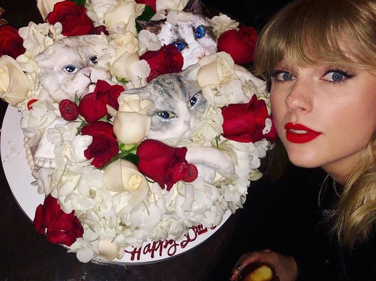 Berperan dalam Film Cats, Taylor Swift Punya Banyak Momen Kulineran Unik