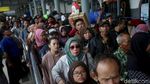 Jelang Malam Tahun Baru, Stasiun Pasar Senen Dipadati Penumpang
