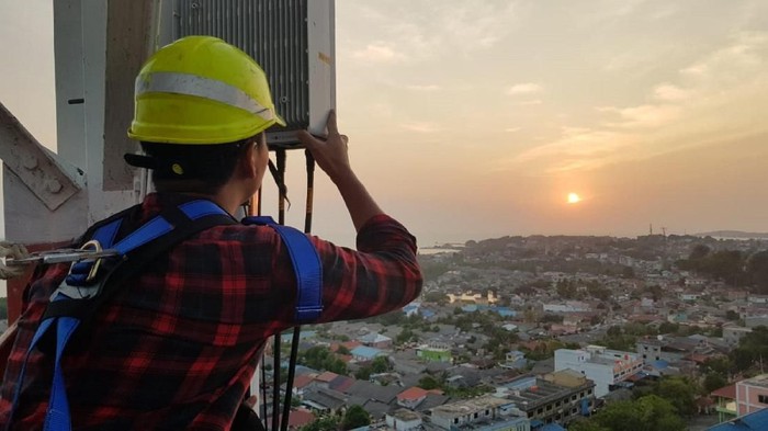 Telkomsel selimuti ibu kota kecamatan Natuna dengan 4G. Foto: Telkomsel Telkomsel selimuti ibu kota kecamatan Natuna dengan 4G. Foto: Telkomsel